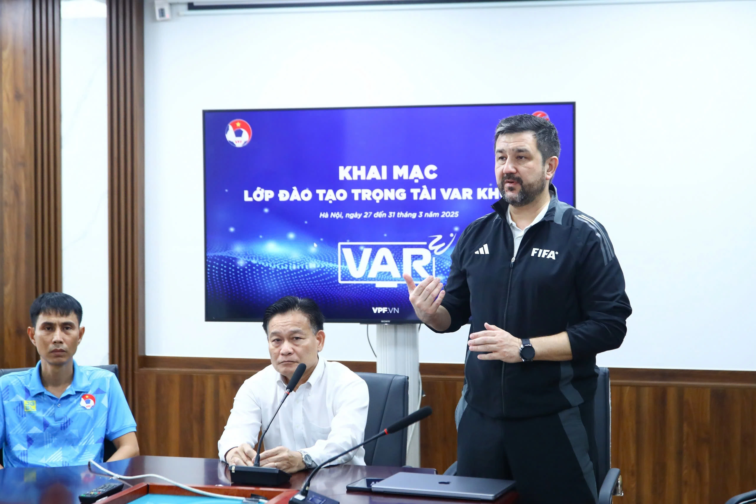 Tóm tắt sự cố VAR